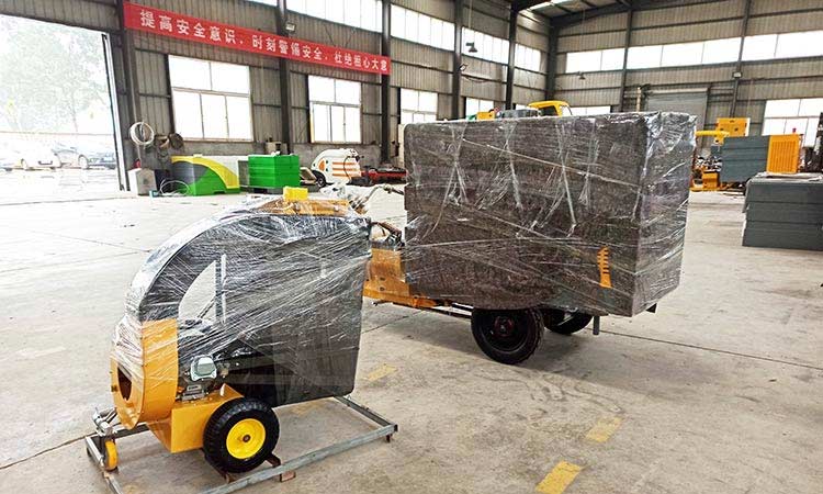 高壓清洗車和樹葉收集器的合影 環(huán)衛(wèi)設(shè)備生產(chǎn)制造廠家