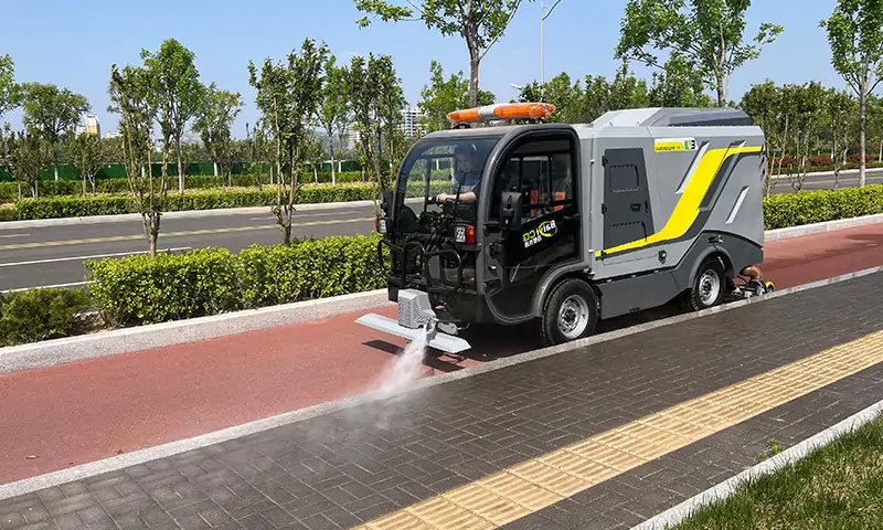 純電動小型深度清潔車-機場景區物業人行道、輔道等路段衛生治理，純電動，更環保！！！
