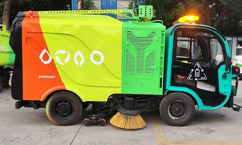 百易純電動洗掃車到達深圳環衛，助力深圳環境建設，共建美好城市形象！