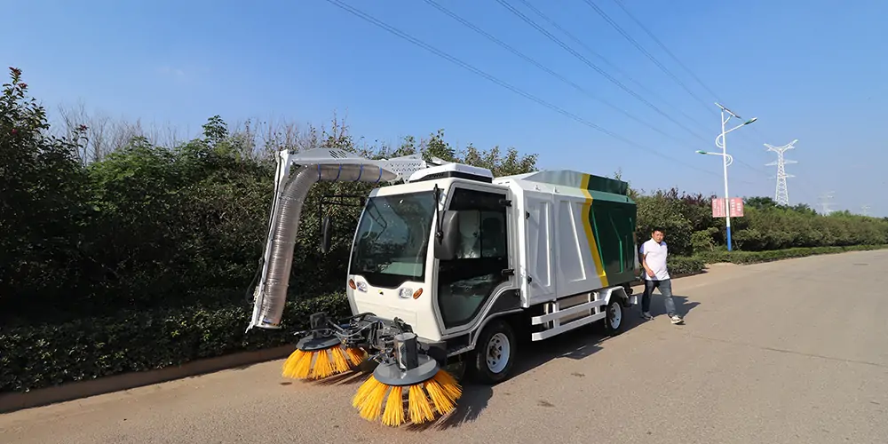 樹葉收集車_多功能樹葉收集車_吸樹葉的機(jī)器_新型樹葉收集車_電動樹葉專用收集車