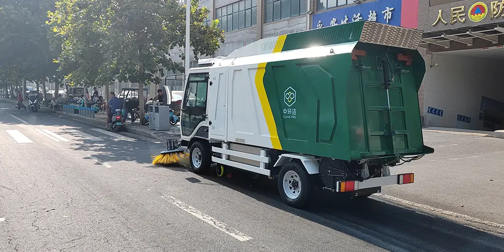 樹葉收集車_多功能樹葉收集車_吸樹葉的機(jī)器_新型樹葉收集車_電動樹葉專用收集車